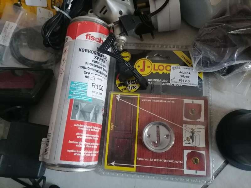 *SHOP CLOSURE*R30 FREIGHT*BULK LOT OF ELECTRONICS,GADGETS,LIGHTS,TIMERS ETC ETC**