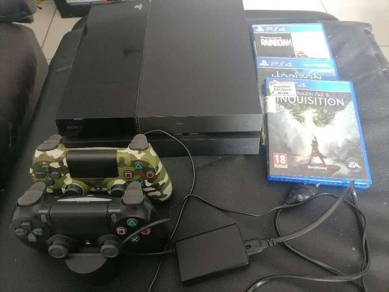 *AWESOME DEAL*R30 FREIGHT*AWESOME UNIT*SONY PS4 SLIM WITH 2 CONTROLLS/DOC STATION GAMES ETC**