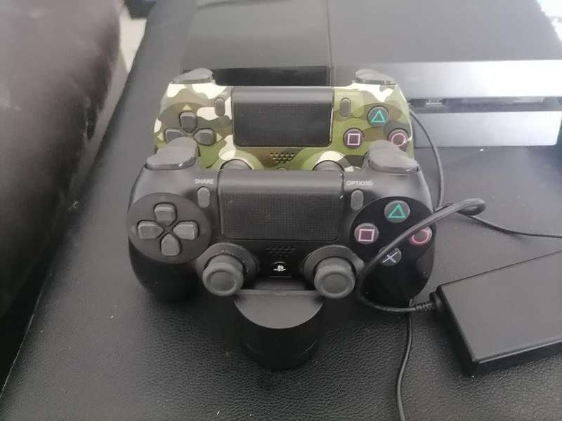 *AWESOME DEAL*R30 FREIGHT*AWESOME UNIT*SONY PS4 SLIM WITH 2 CONTROLLS/DOC STATION GAMES ETC**
