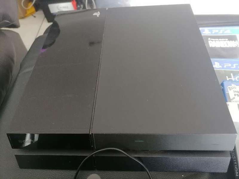 *AWESOME DEAL*R30 FREIGHT*AWESOME UNIT*SONY PS4 SLIM WITH 2 CONTROLLS/DOC STATION GAMES ETC**