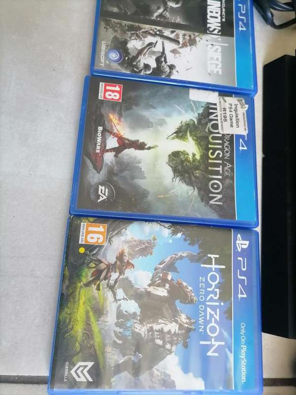 *AWESOME DEAL*R30 FREIGHT*AWESOME UNIT*SONY PS4 SLIM WITH 2 CONTROLLS/DOC STATION GAMES ETC**