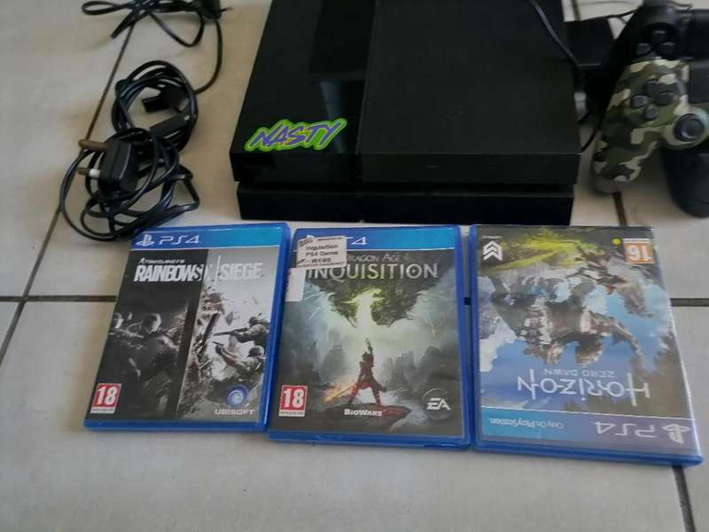 *AWESOME DEAL*R30 FREIGHT*AWESOME UNIT*SONY PS4 SLIM WITH 2 CONTROLLS/DOC STATION GAMES ETC**