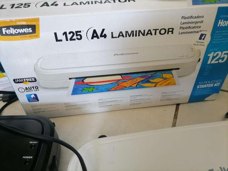 *SHOP CLOSURE*R30 FREIGHT*2 x FELLOWES L125 LAMINATORS IN BOX*POWERS ON GETS WARM*SOLD AS IS**
