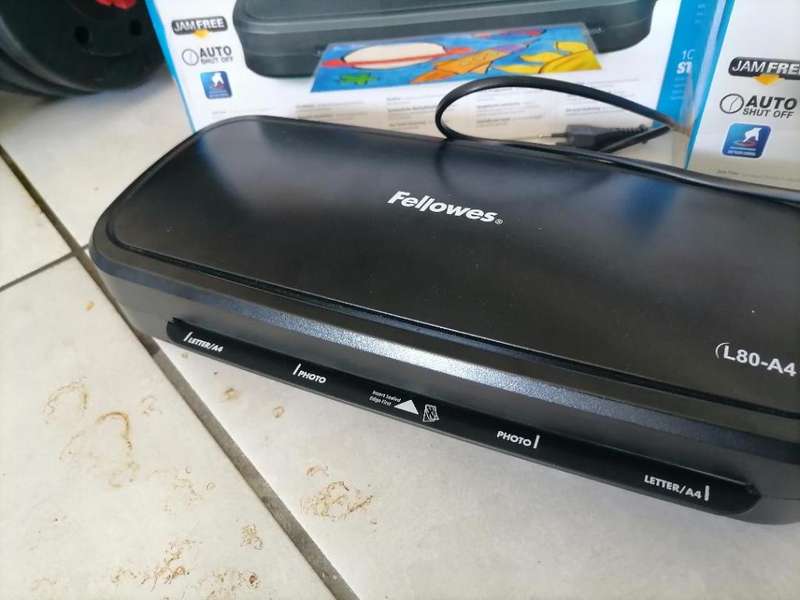 *SHOP CLOSURE*R30 FREIGHT*2 x FELLOWES L125 LAMINATORS IN BOX*POWERS ON GETS WARM*SOLD AS IS**