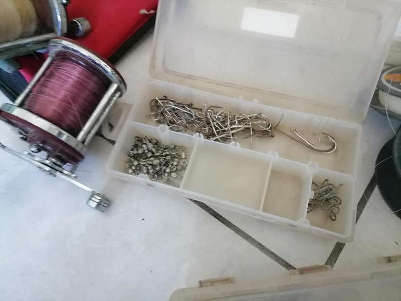 *SHOP CLOSURE*R30 FREIGHT*BULK LOT OF FISHING EQUIPMENT*2 X PENN 500 REELS,BAGS,LURES,HOOKS,SINKERS*