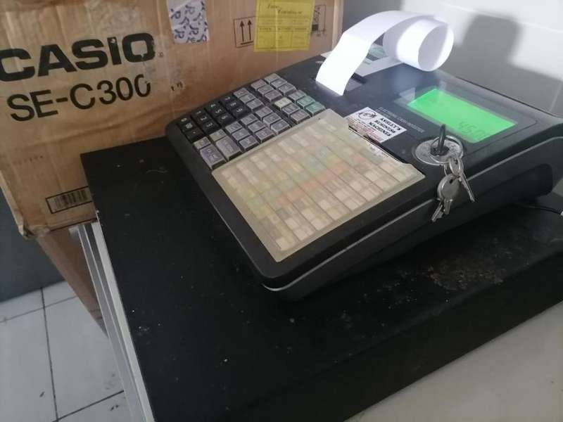 *HOTEL CLOSURE**R30 FREIGHT*COMMERCIAL CASIO SE-C300 CASH REGISTER IN BOX*WORKING**