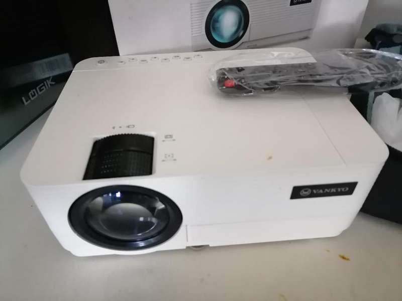 *YEAR END CLEARANCE*R30 FREIGHT*VANKYO LEISURE 470 MINI WIFI POROJECTOR IN BOX*NOT POWERING ON**
