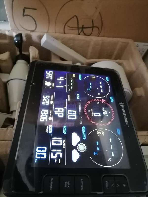 *YEAR END CLEARANCE*R30 FREIGHT*BRESSER 7 IN 1 WEATHER STATION*POWER ON NOT TESED**R10 000 NEW PRICE