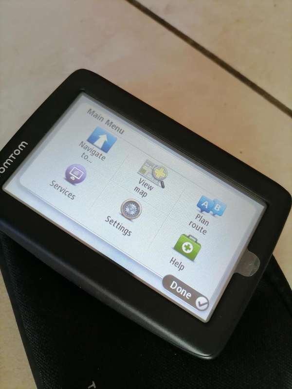 *YEAR END CLEARANCE SALE*R30 FREIGHT* TOMTOM Z1230 GPS WITH SUCTION MOUNT, CHARGER IN POUCH**