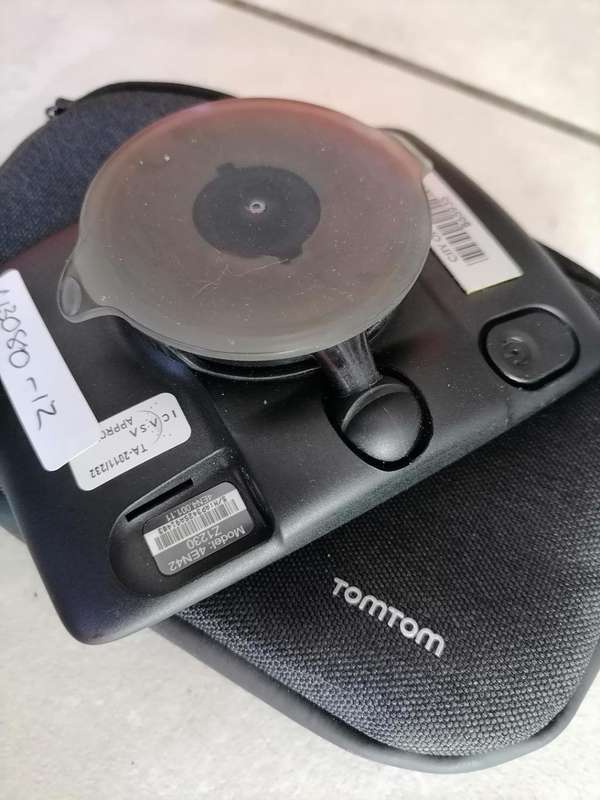 *YEAR END CLEARANCE SALE*R30 FREIGHT* TOMTOM Z1230 GPS WITH SUCTION MOUNT, CHARGER IN POUCH**