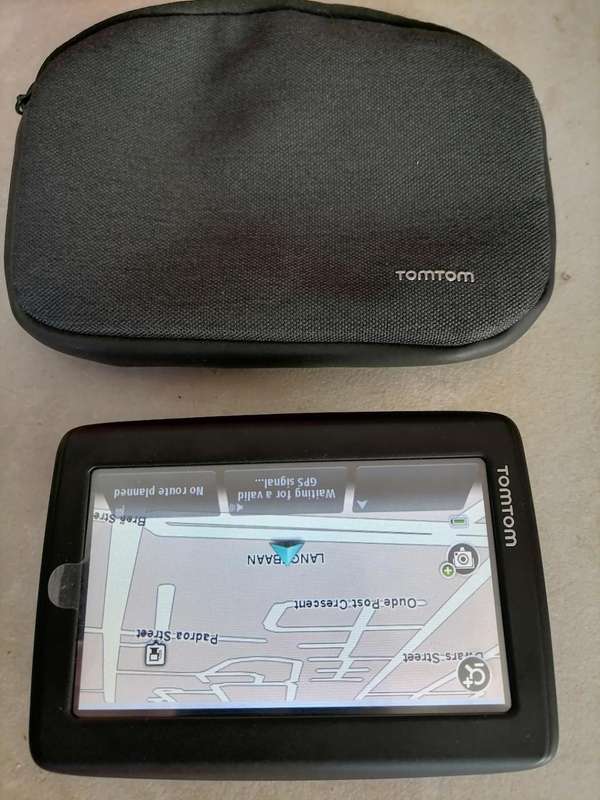 *YEAR END CLEARANCE SALE*R30 FREIGHT* TOMTOM Z1230 GPS WITH SUCTION MOUNT, CHARGER IN POUCH**