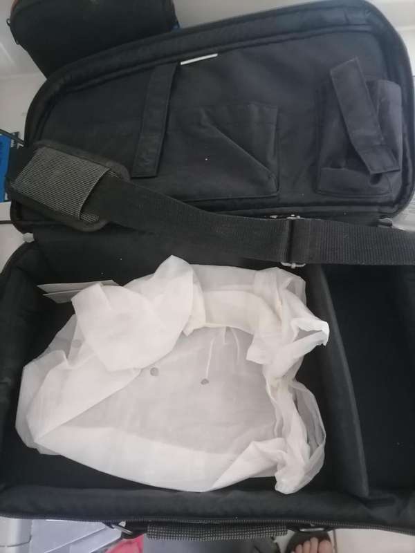 **BOKKE DAY DEALS**R30 FREIGHT**EPSON LCD PROJECTOR EMP-740 IN CARRY BAG*TOP QULAIRT*R8000 NEW