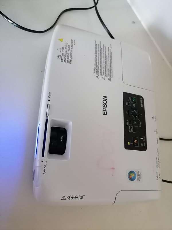 *BOXING DAY DEALS*R30 FREIGHT*EPSON HOME CINEMA LCD PROJECTOR*EXCELENT QUALITY*WORKING*
