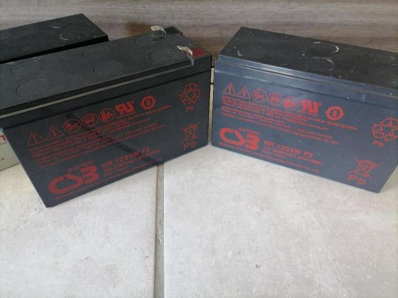 *DEALS DEALS DEALS**R30 FREIGHT*LOT OF 5 BATTERIES*ONE BID FOR ALL 5*UNTESTED**