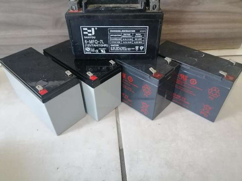 *DEALS DEALS DEALS**R30 FREIGHT*LOT OF 5 BATTERIES*ONE BID FOR ALL 5*UNTESTED**