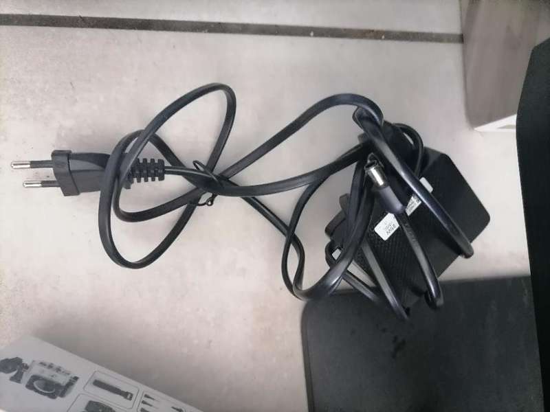 *BULK LOT OF ELECTRONIICS*30 FREIGHT**NEW SPORTS CAM,WORKING SAMSUNG SCREEN,HEXA VAC,BT HEADSET*