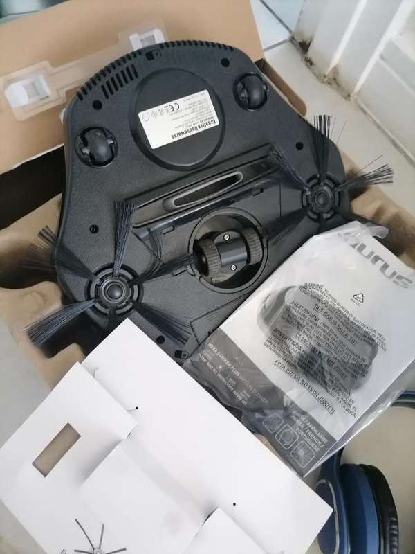*BULK LOT OF ELECTRONIICS*30 FREIGHT**NEW SPORTS CAM,WORKING SAMSUNG SCREEN,HEXA VAC,BT HEADSET*