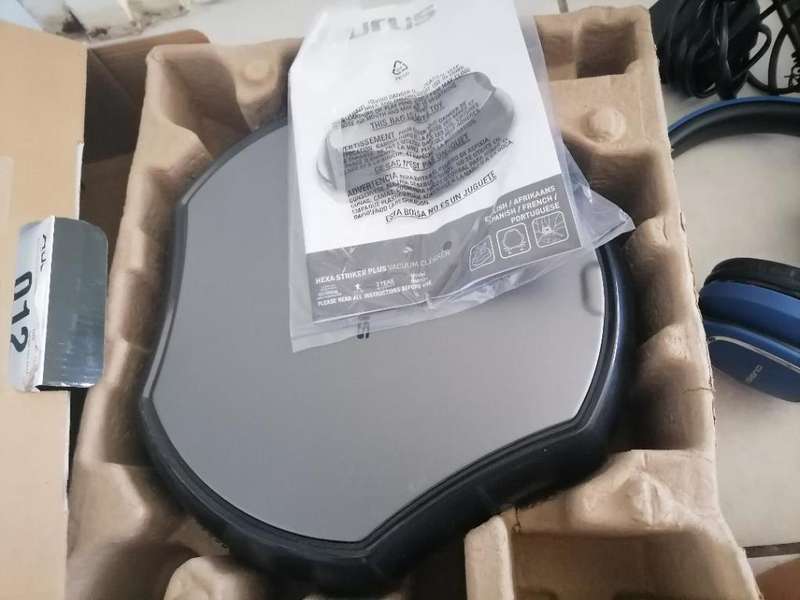*BULK LOT OF ELECTRONIICS*30 FREIGHT**NEW SPORTS CAM,WORKING SAMSUNG SCREEN,HEXA VAC,BT HEADSET*