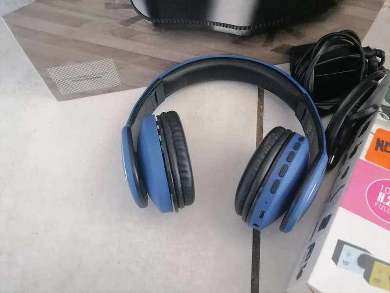 *BULK LOT OF ELECTRONIICS*30 FREIGHT**NEW SPORTS CAM,WORKING SAMSUNG SCREEN,HEXA VAC,BT HEADSET*