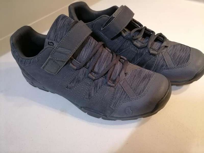 *FRESH FRIDAY DEALS*LIKE NEW SCOTT TRAIL 10.5 CYCLING SHOES WITHH DETACHABLE KLEETS#R2000 RETAIL**