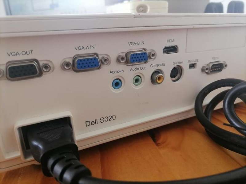 *BARGAIN BUY*DELL S320 SHORT THROW DLP PROJECTOR,3000 LUMENS*R9000 VALUE -GRAB IT@R1299!!!!!