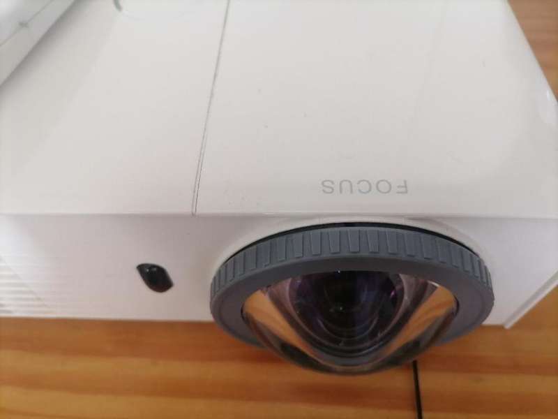 *BARGAIN BUY*DELL S320 SHORT THROW DLP PROJECTOR,3000 LUMENS*R9000 VALUE -GRAB IT@R1299!!!!!