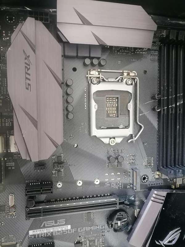 *FLASH FRIDAY DEAL*R30 FREIGHT*ASUS ROG STRIX B250 GAMING MOTHERBOARD*UNTESTED*
