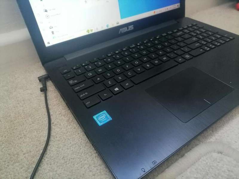 ASUS X553M LAPTOP*8GB RAM,750GB HDD,WINDOWS 10, CHARGER
