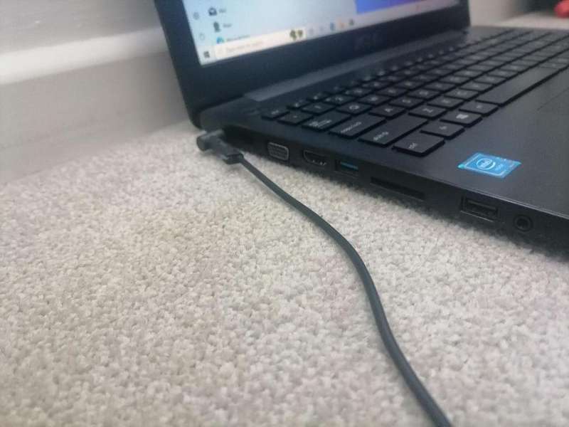ASUS X553M LAPTOP*8GB RAM,750GB HDD,WINDOWS 10, CHARGER