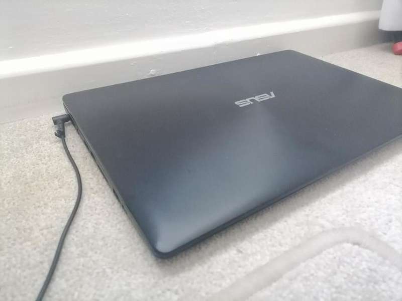 ASUS X553M LAPTOP*8GB RAM,750GB HDD,WINDOWS 10, CHARGER