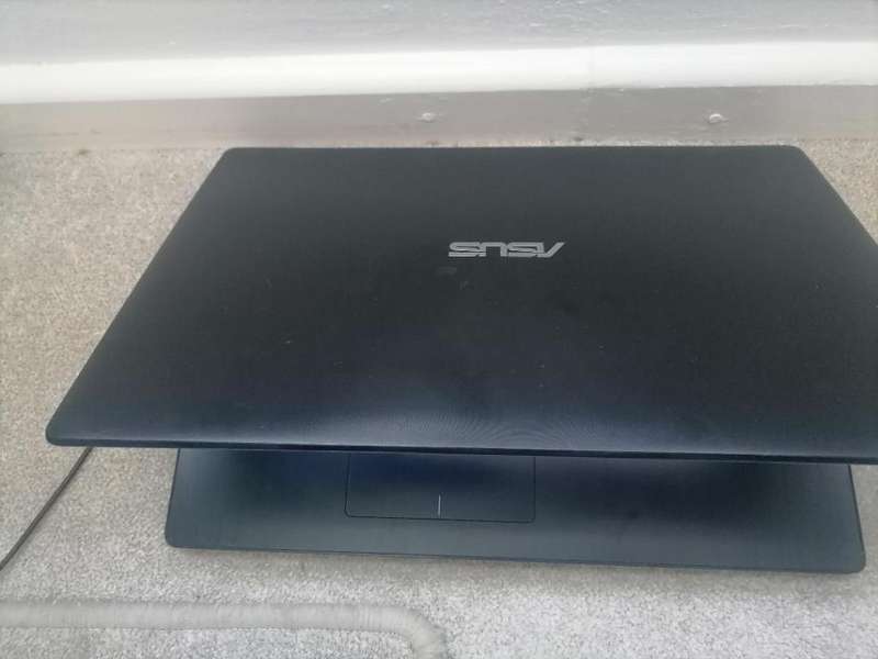 ASUS X553M LAPTOP*8GB RAM,750GB HDD,WINDOWS 10, CHARGER