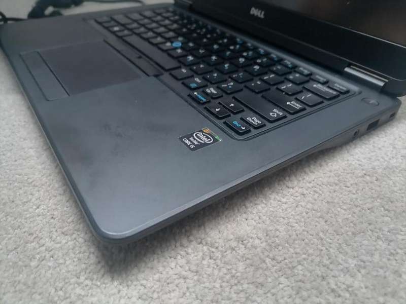 **EASTER SPECIAL* DELL LATITUDE I5 5TH GEN,500GB SSD, 8GB RAM, ORIGINAL CHARGER,BATTERY 100%**