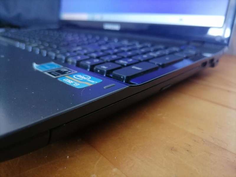 *AWESOME APRIL DEALS*SAMSUNG NP300 I3 3RD GEN,1TB HDD,4GB RAM,W10,LAPTOP BAG(MUST BE PLUGGED IN)
