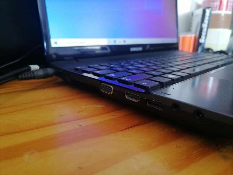 *AWESOME APRIL DEALS*SAMSUNG NP300 I3 3RD GEN,1TB HDD,4GB RAM,W10,LAPTOP BAG(MUST BE PLUGGED IN)