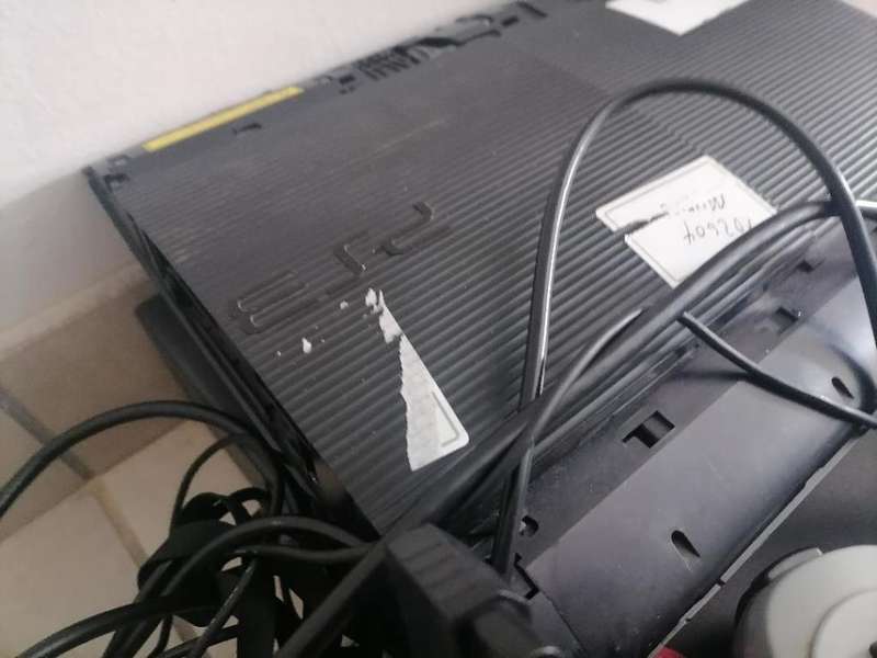 SONY PS3 +2 CONTROLLERS+LENOVO PC*UNTESTED