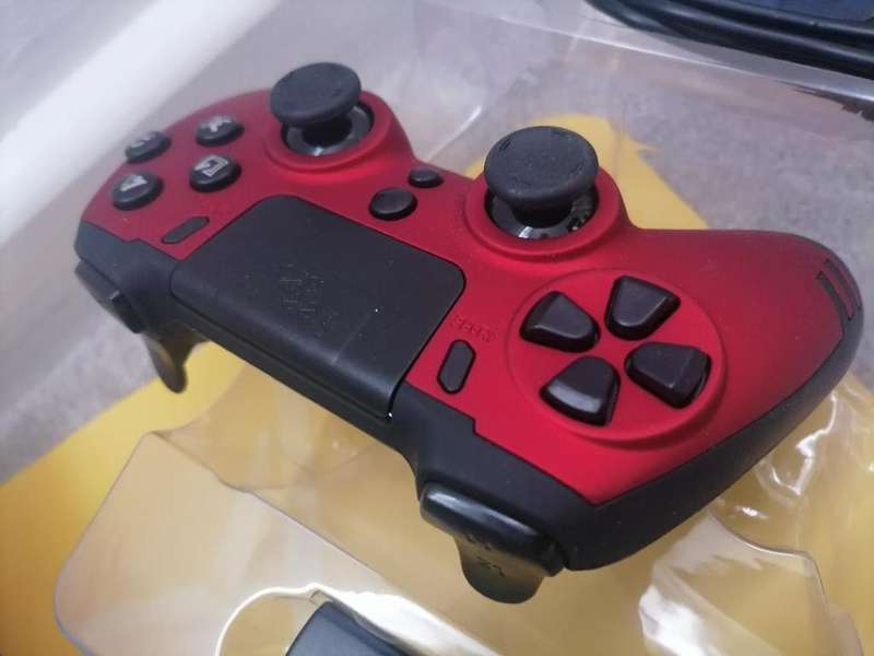 2 X BRAND NEW METALTECH PS4 WIRELESS CONTROLLERS
