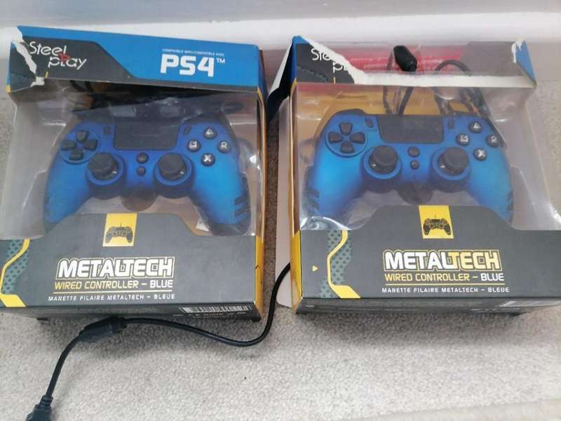 2 X BRAND NEW METALTECH PS4 WIRED CONTROLLERs