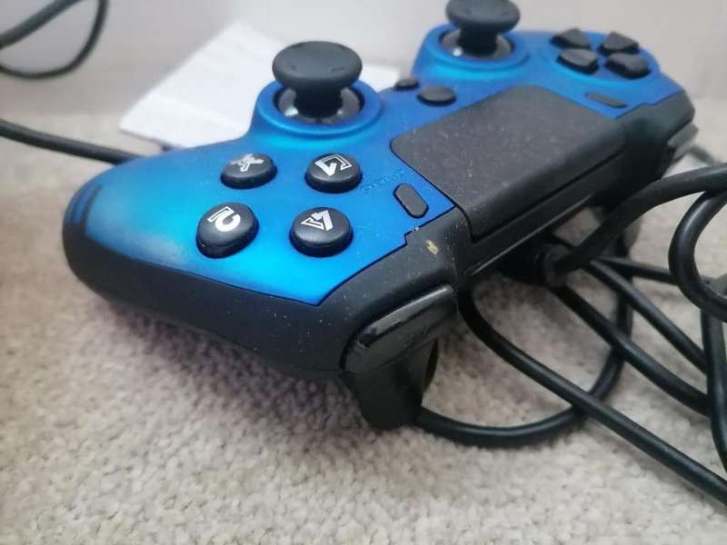 2 X BRAND NEW METALTECH PS3 WIRED CONTROLLERS*ONE BID FOR BOTH