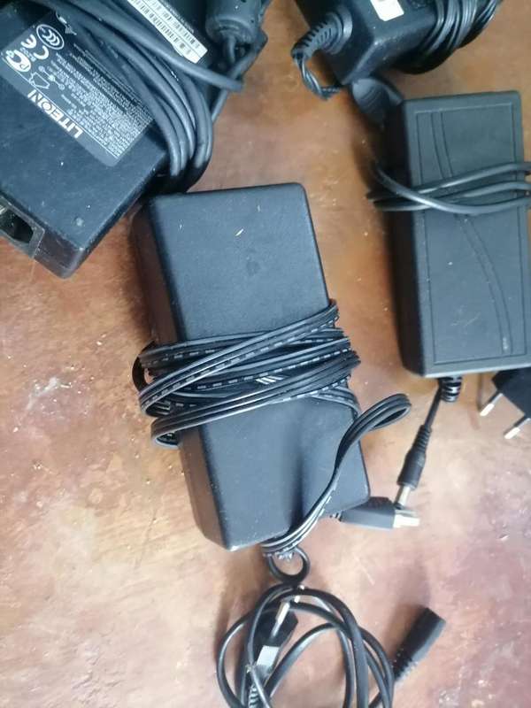 LOT OF LAPTOP CHARGERS,PRINTER CABLES
