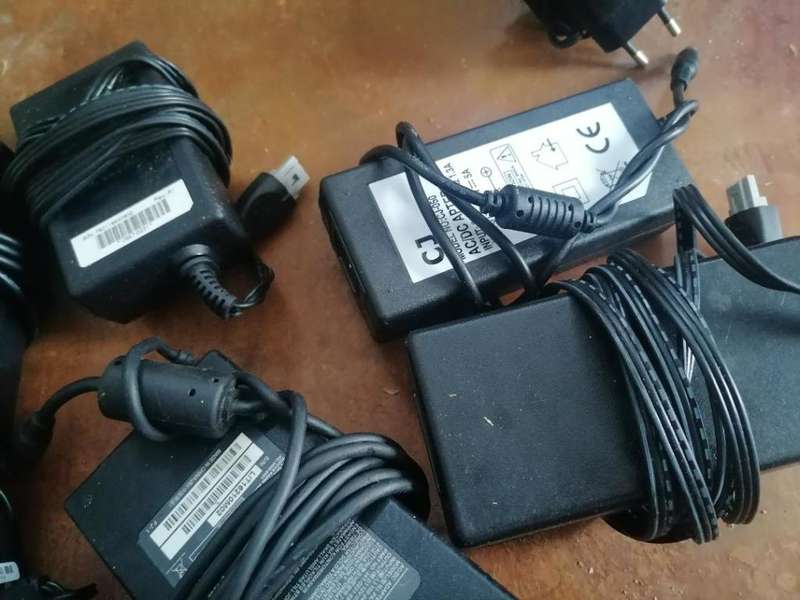 LOT OF LAPTOP CHARGERS,PRINTER CABLES