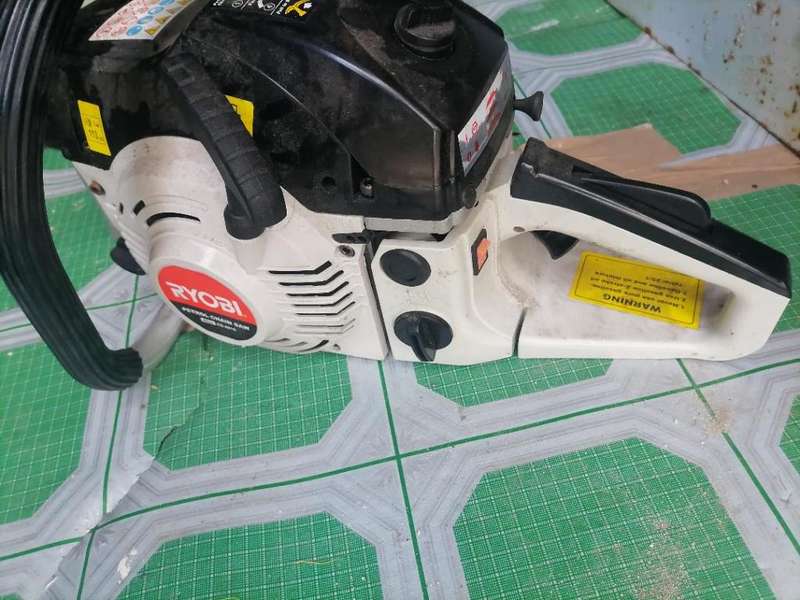 **STORAGE CLEARANCE**RYOBI 40CC PETROL CHAINSAW, NO BAR*SOLD AS IS**