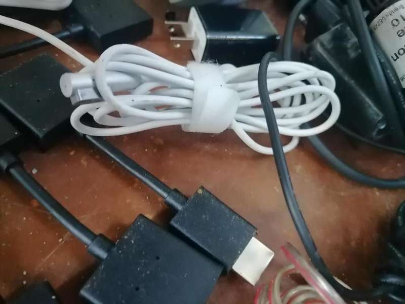 LOT OF APPLE CHARGERS,CONNECTORS,PLAYSTATIONCABLES,LAPTOP CHARGERS HDMI CABLES