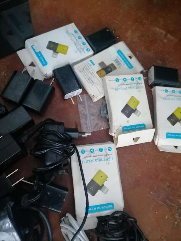 LOT OF APPLE CHARGERS,CONNECTORS,PLAYSTATIONCABLES,LAPTOP CHARGERS HDMI CABLES