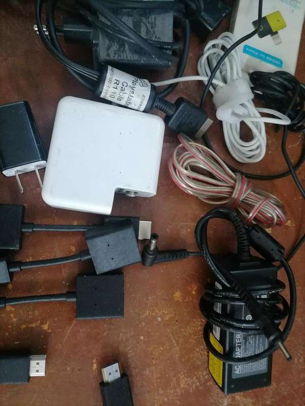 LOT OF APPLE CHARGERS,CONNECTORS,PLAYSTATIONCABLES,LAPTOP CHARGERS HDMI CABLES