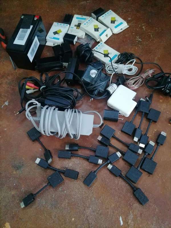 LOT OF APPLE CHARGERS,CONNECTORS,PLAYSTATIONCABLES,LAPTOP CHARGERS HDMI CABLES