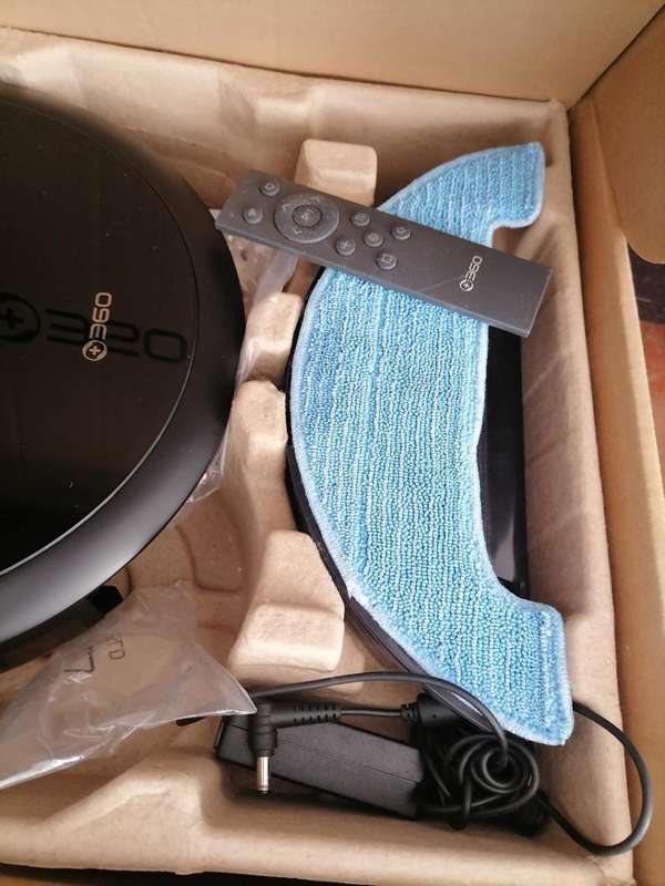 360 ROBOT VACUUM/MOP C50 WITH REMOTE IN BOX WITH CHARGING STATION ETC
