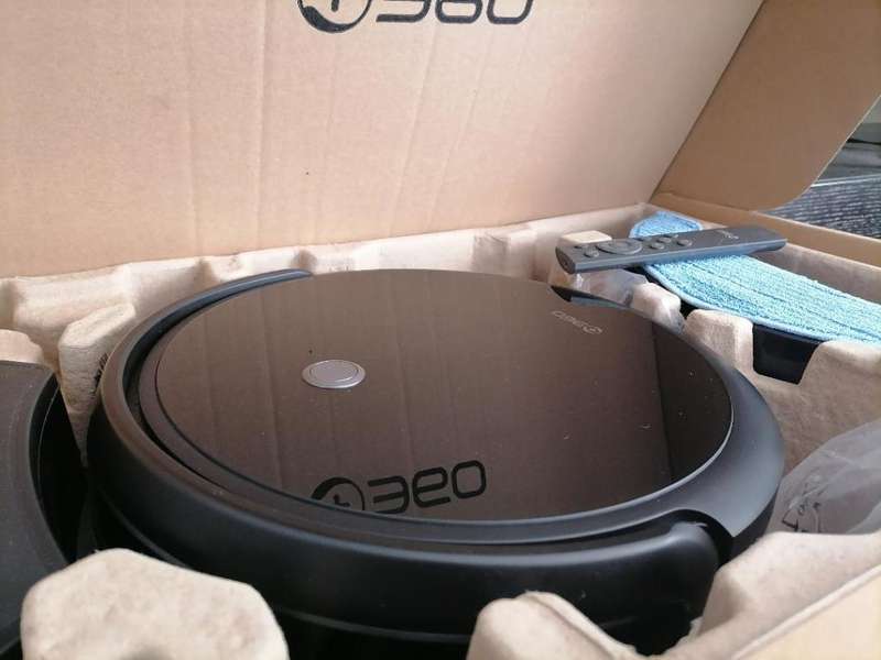 360 ROBOT VACUUM/MOP C50 WITH REMOTE IN BOX WITH CHARGING STATION ETC