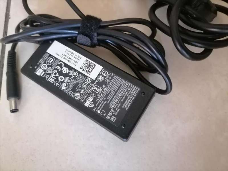 i5 DELL LATITUDE E7450 5TH GEN, 8GB RAM, 500GB HDD, BATTERY 100%,W10/OFFICE ORIGINAL CHARGER