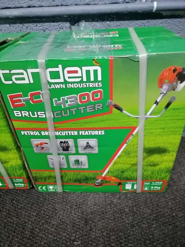 BRAND NEW TANDEM 43CC PETROL BRUSH CUTTER+HARNESS+ACCESSORIES IN BOX