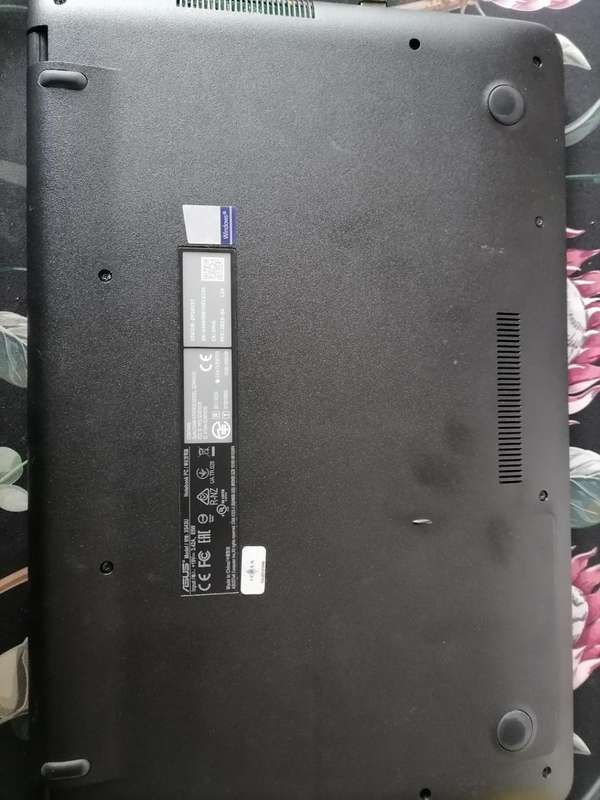 IMMACULATE i7 ASUS VIVOBOOK 8TH GEN, 8GB RAM, 1TB HDD, BATTERY 100%,ORIGINAL CHARGER INCL